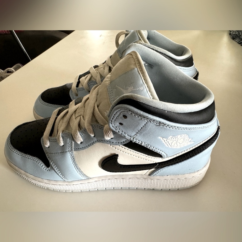 Boys size 7, Jordan 1 shoes